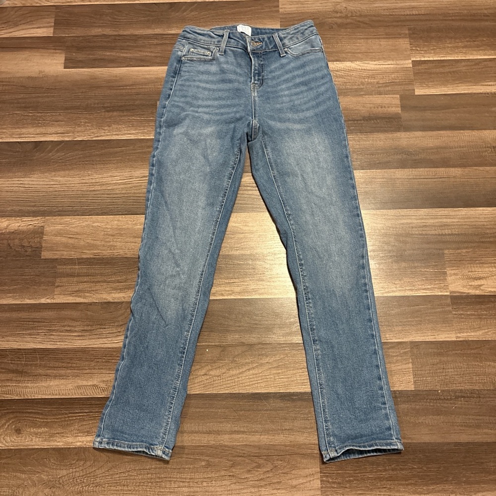 Time and Tru Women's Straight Leg Jeans - Medium Blue